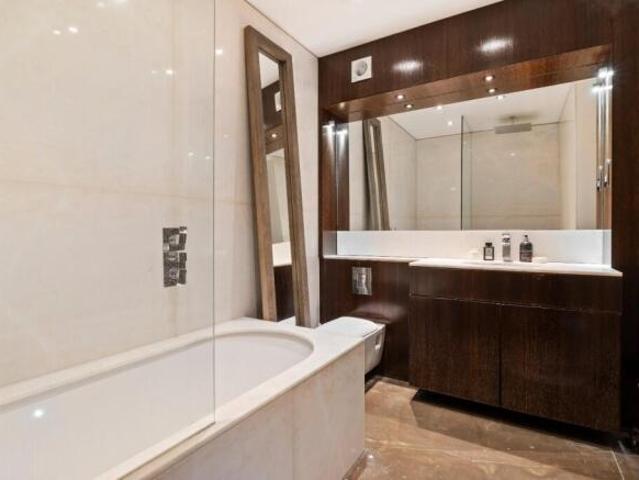 Flat for sale in Knightsbridge, Greater London
