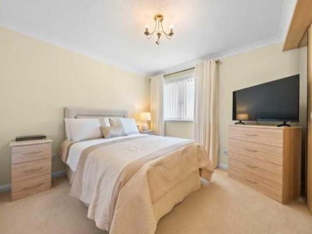 Flat for sale in Central, Heathlands