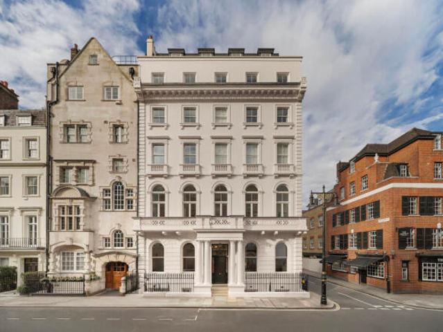 Flat for sale in Mayfair, Greater London