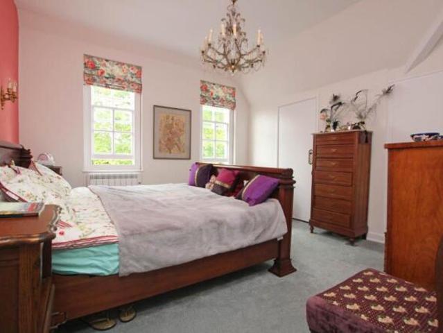 Flat for sale in The Bridge, Kent