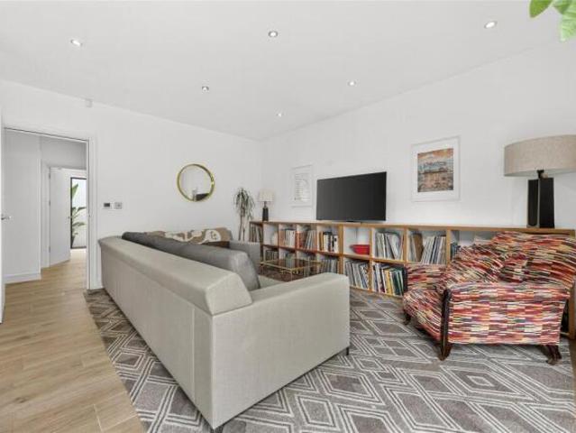 Flat for sale in Cat Hill
