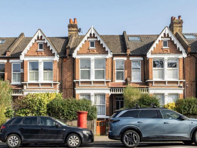 Flat for sale in Tulse Hill, Greater London