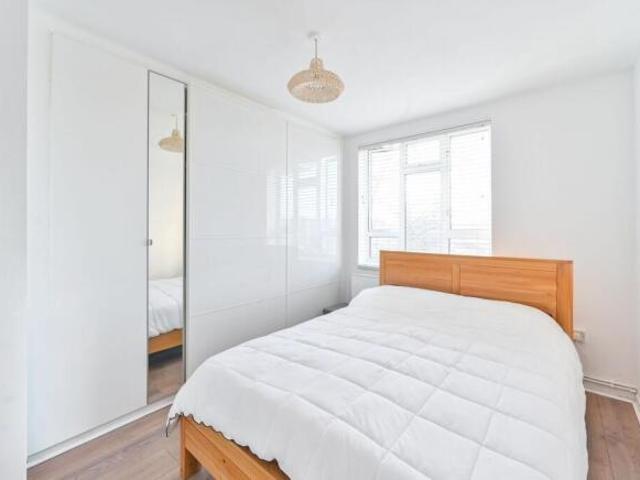 Flat for sale in Nine Elms, Greater London