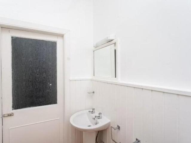 Flat for sale in Newington, Scotland