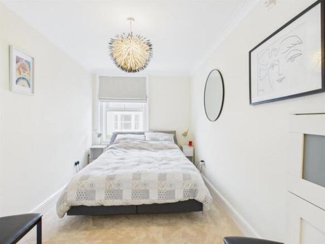 Flat for sale in Queen's Park, Brighton & Hove