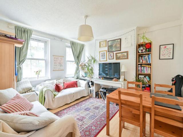 Flat for sale in Kennington, Greater London