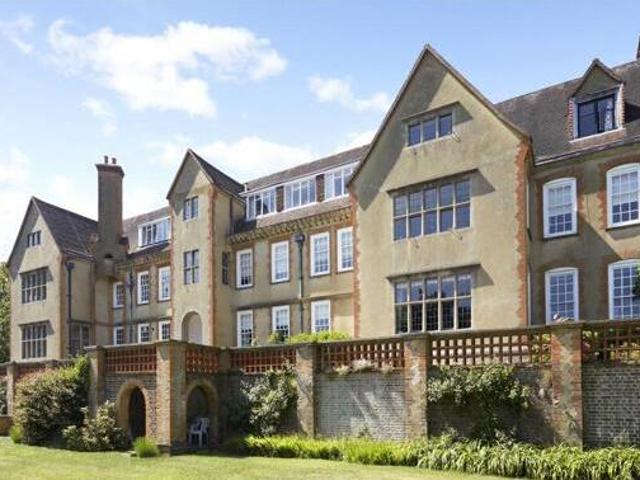 House for sale in Tower Hill, Pachesham Park