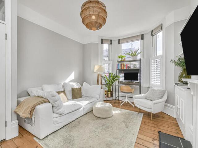 Flat for sale in Cat Hill, England