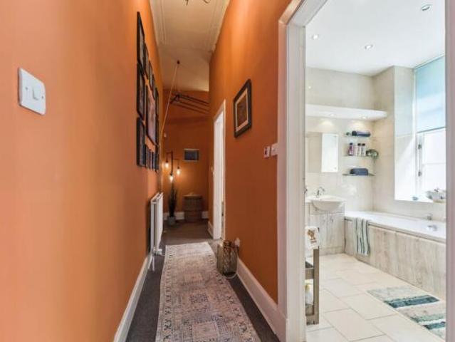 Flat for sale in Dowanhill, Scotland