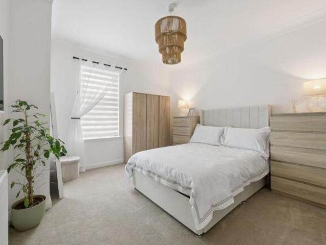 Flat for sale in Rutherglen, Scotland