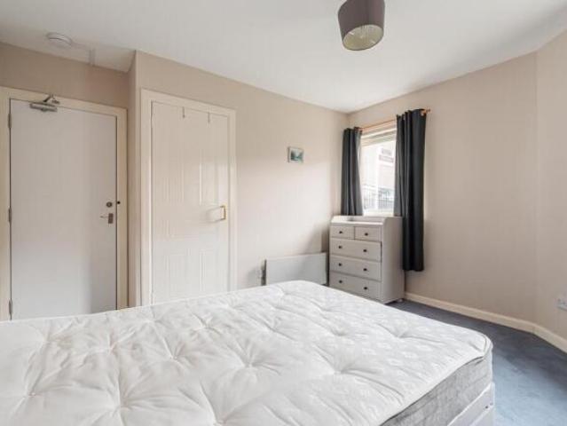 Flat for sale in Duddingston, Scotland