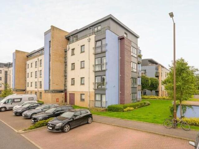 Flat for sale in Pilton, Scotland