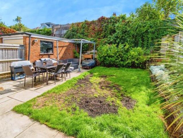 Flat for sale in Barton Stacey, Hampshire