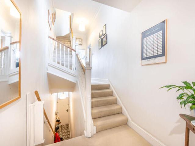 Flat for sale in Cricklewood, Greater London