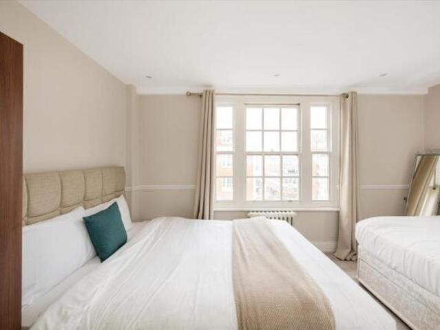 Flat for sale in Cat Hill