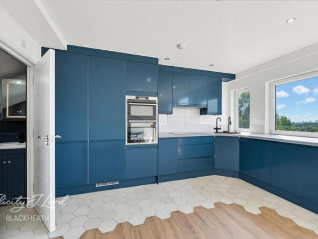 Flat for sale in Plumstead, Greater London