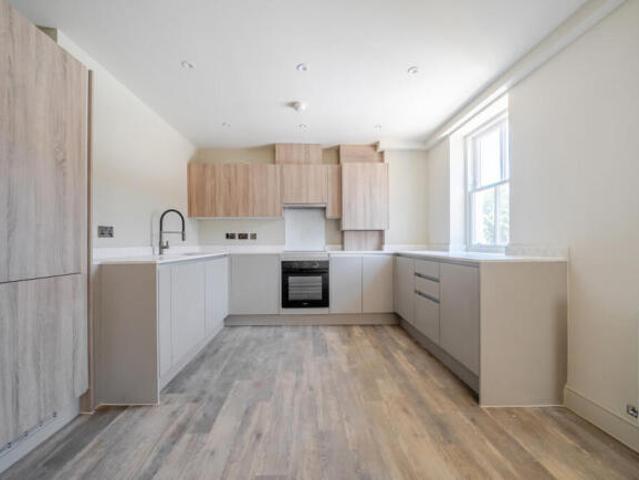 Flat for sale in Hampshire