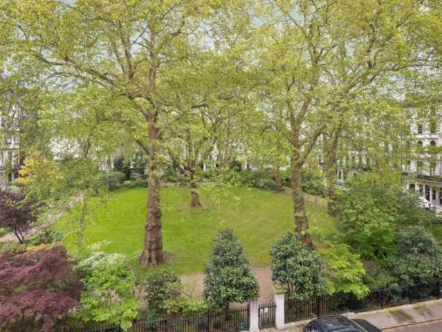 Flat for sale in Cat Hill