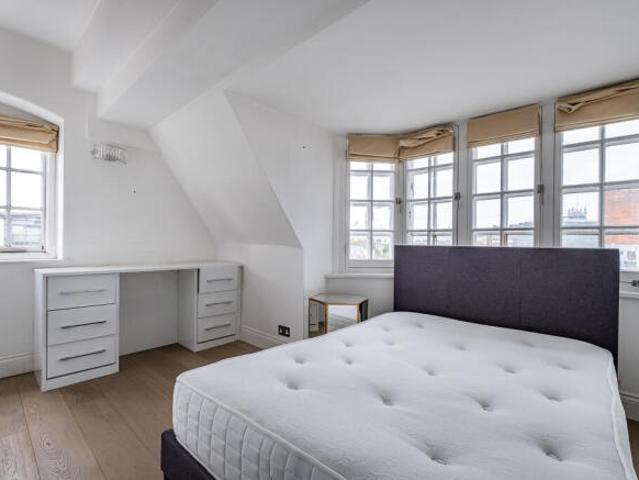 Flat for sale in Cat Hill, England