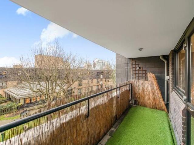 Flat for sale in Putney, Greater London