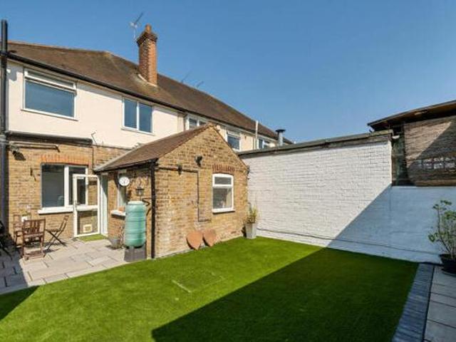 House for sale in Lower Green Esher, Blackhills