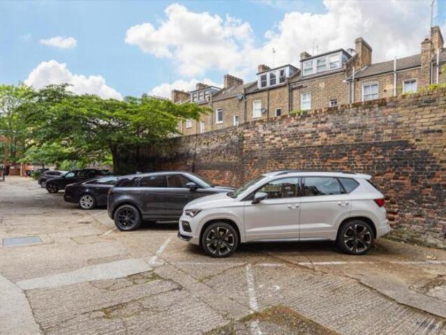 Flat for sale in Cat Hill