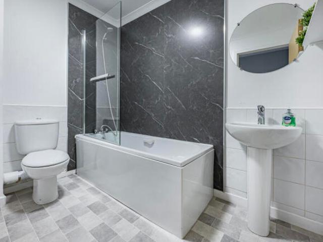 Flat for sale in Dennistoun, Scotland