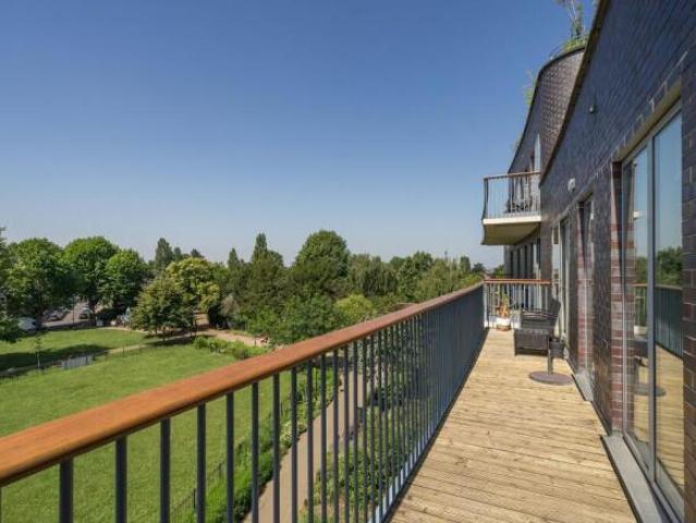 Flat for sale in Cat Hill