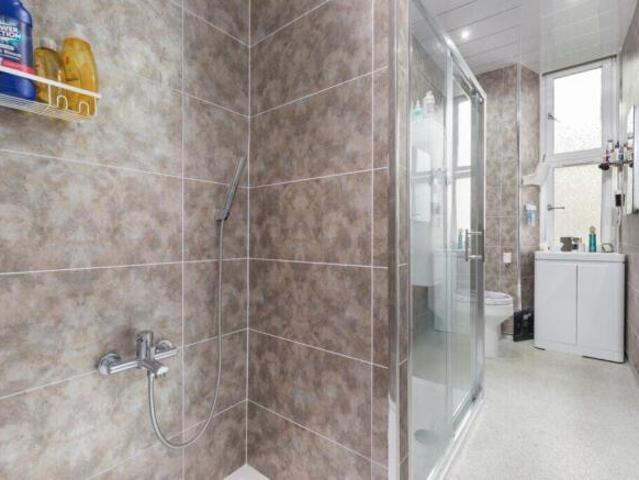Flat for sale in Pollokshields, Scotland