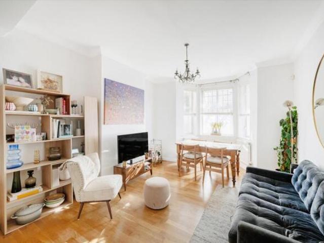 Flat for sale in Cat Hill, England