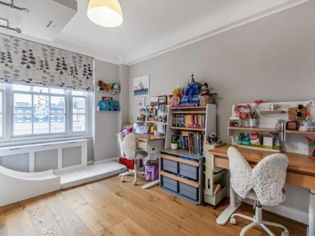 Flat for sale in Cat Hill