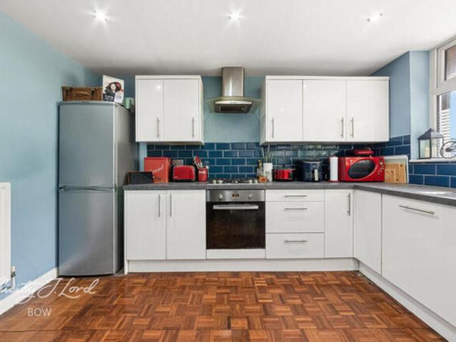 Flat for sale in Poplar Grove, Greater London
