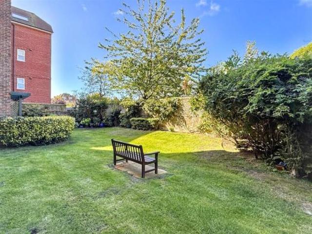 Flat for sale in Eastbourne, East Sussex