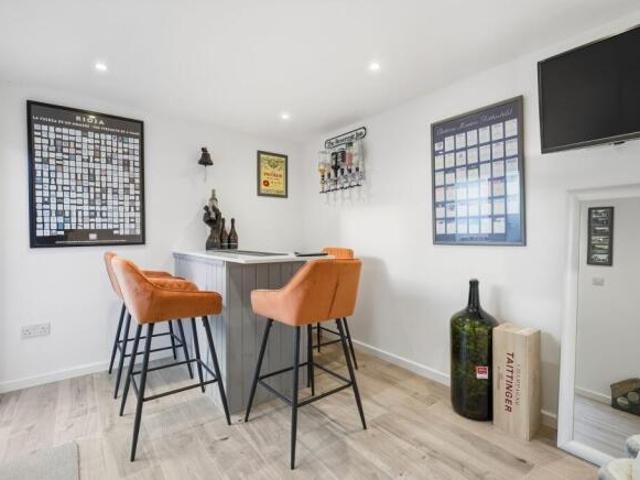 Flat for sale in Navestock Side, Essex