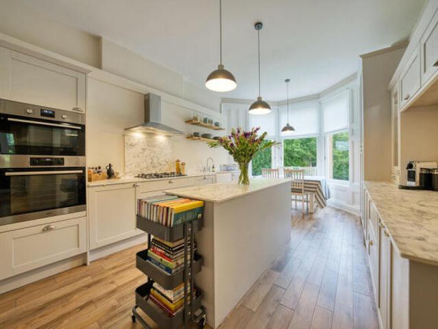 Flat for sale in Kelvinside, Scotland