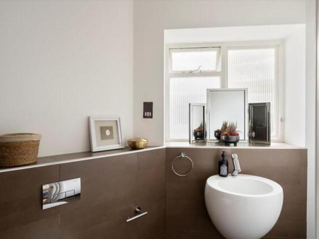 Flat for sale in Green Street Green, Greater London