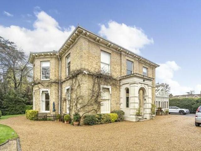 House for sale in Abbotswood, Guildford
