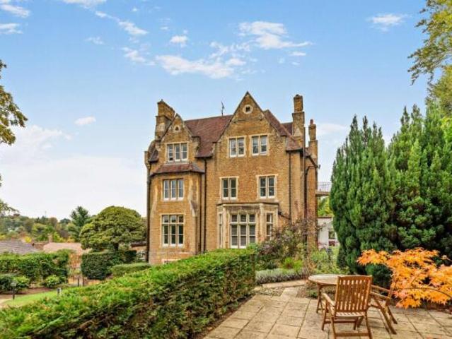Flat for sale in Guildford, Surrey