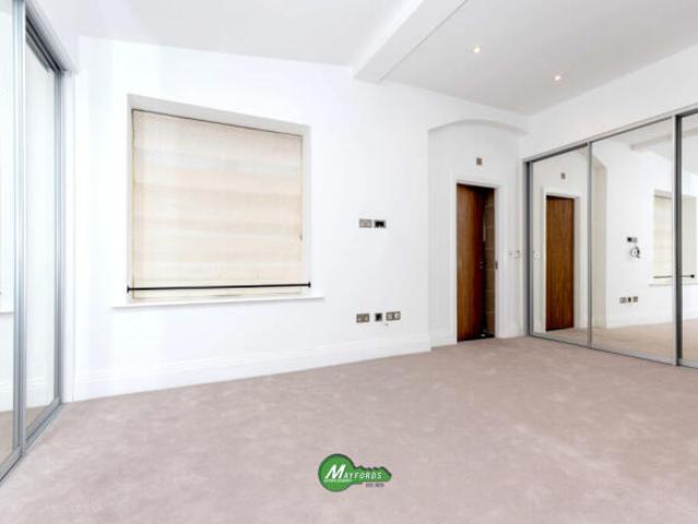 Flat for sale in Cat Hill