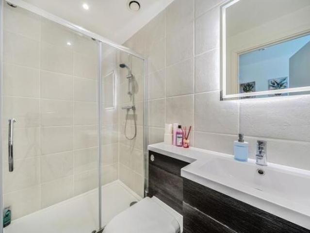 Flat for sale in Woolwich, Greater London