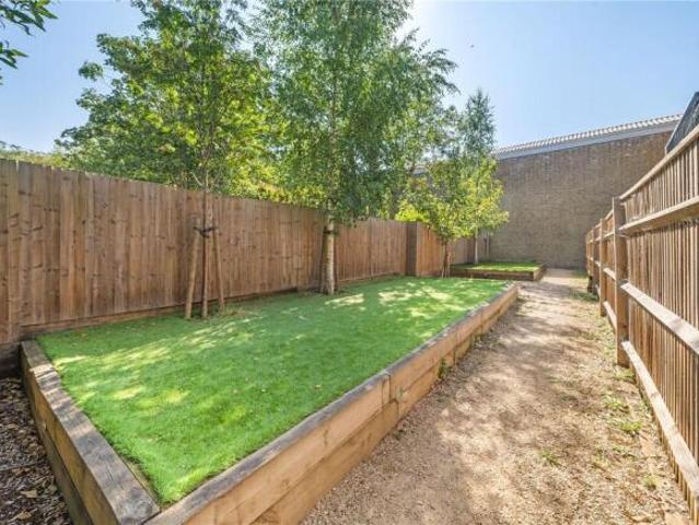 Flat for sale in Cat Hill, England