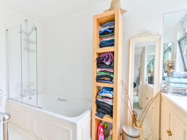 Flat for sale in Cat Hill
