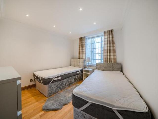 Flat for sale in Cat Hill