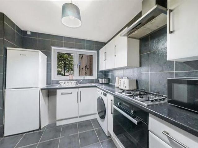 Flat for sale in Maryhill Park, Summerston