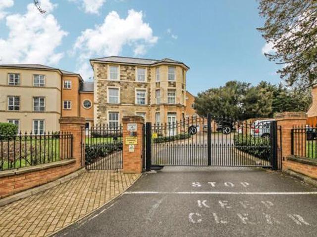 House for sale in Isleworth, Greater London