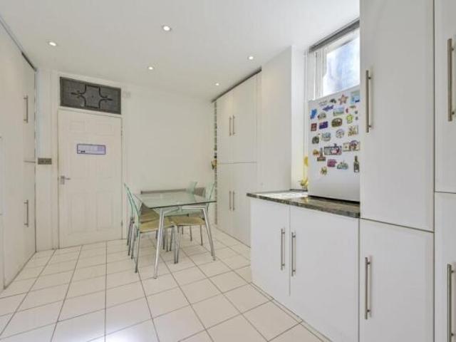 Flat for sale in Putney, Greater London