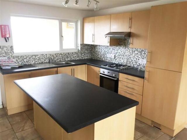 Flat for sale in Follaton, Strode