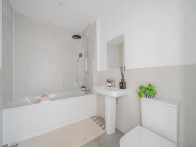 Flat for sale in Beckenham, Greater London