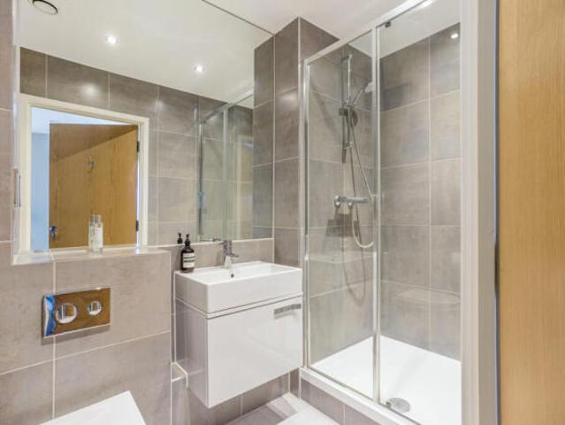 Flat for sale in Brentford End, Greater London