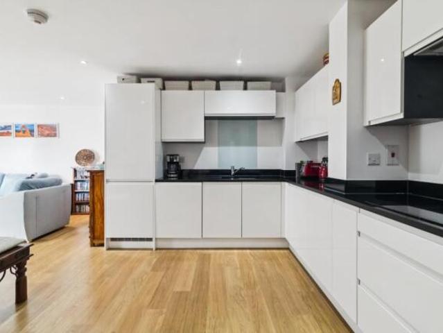 Flat for sale in Wandsworth, Greater London